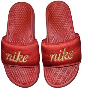 Women's Nike Benassi JDI TXT SE Red Slides Gold Logo Detail Size 5